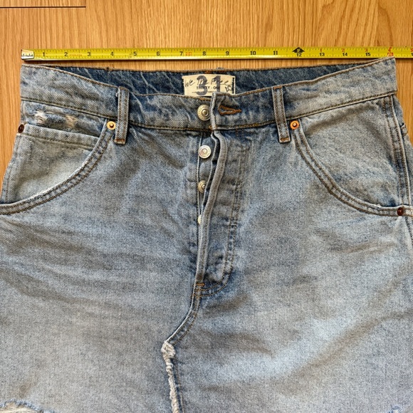 Free People Distressed Denim Mini Skirt Size 31 - Picture 3 of 4